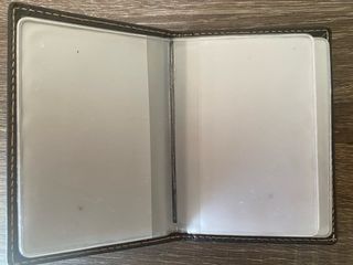 Tarjetero. Espacio para 10 tarjetas.