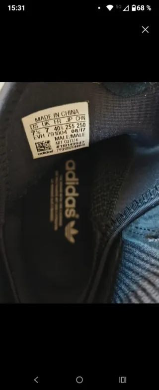 Zapatillas Adidas negras, talla 40.