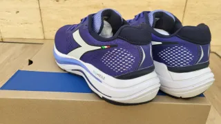 Zapatillas Diadora Moradas y Blancas mujer