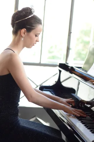 CLASES DE PIANO ¡Toca tu música favorita!