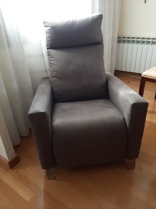 Sillón reclinable gris marca Masana.