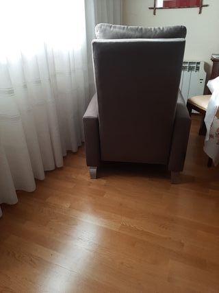Sillón reclinable gris marca Masana.