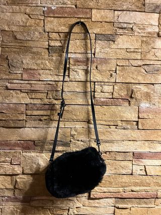 Bolso negro Parfois peludo