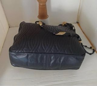 Borsa nera Fendi vintage con pasta oro