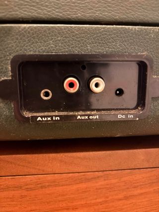 Tocadiscos Portátil GPO Verde y Negro.