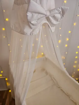 Minicuna bebé blanca con dosel