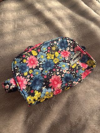 mochila de clase con neceser a conjunto