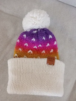 Gorro de invierno multicolor con pompón