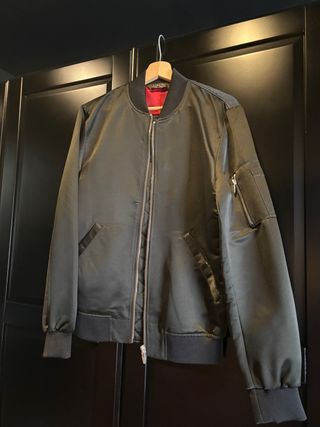 Chaqueta Bomber Zara Hombre bordada Satinada