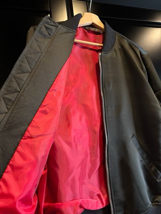 Chaqueta Bomber Zara Hombre bordada Satinada