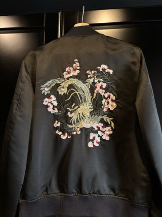 Chaqueta Bomber Zara Hombre bordada Satinada