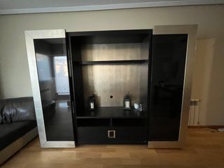 Mueble de salón madera y cristal