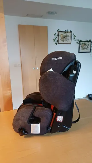 Silla del coche roja Recaro, modelo Young Sport
