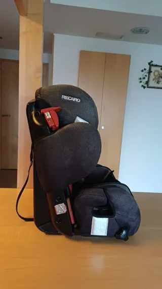 Silla del coche roja Recaro, modelo Young Sport