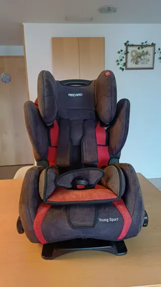 Silla del coche roja Recaro, modelo Young Sport