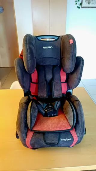 Silla del coche roja Recaro, modelo Young Sport