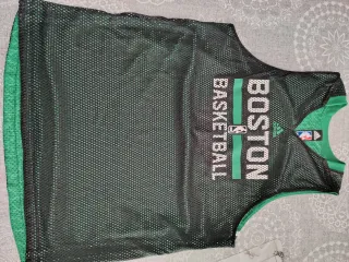 Gorra y camiseta reversible