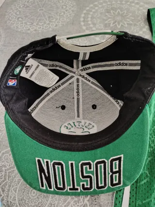 Gorra y camiseta reversible