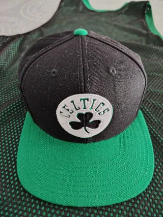 Gorra y camiseta reversible