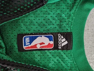 Gorra y camiseta reversible