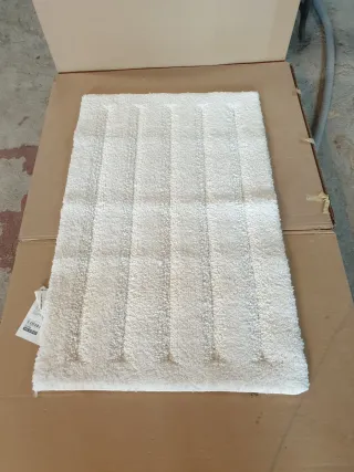 Alfombra de baño blanca de tela