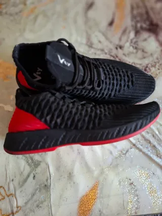 Zapatillas Vty Negras y Rojas