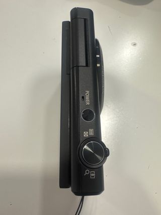 Cámara Samsung MV800 Flip-out Display