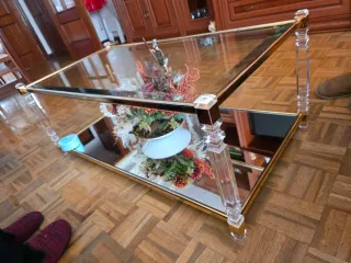 Mesa de centro cristal y metal dorado