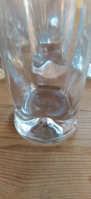 Vasos de cristal con borde dorado