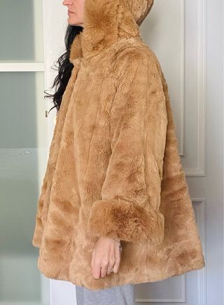 Pelliccia ecologica con cappuccio Beige/Marrone