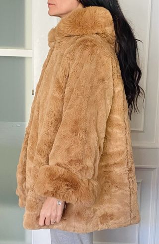 Pelliccia ecologica con cappuccio Beige/Marrone