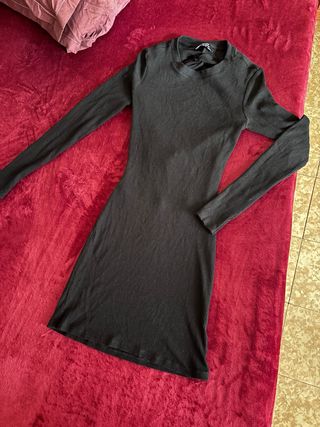 Vestido negro de manga larga