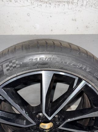 Pack 4 llantas Skoda + neumáticos 215/45 R17 Kumho