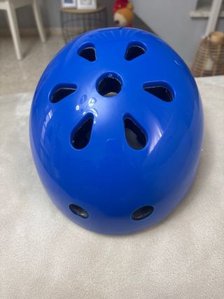 Casco y protectores azul