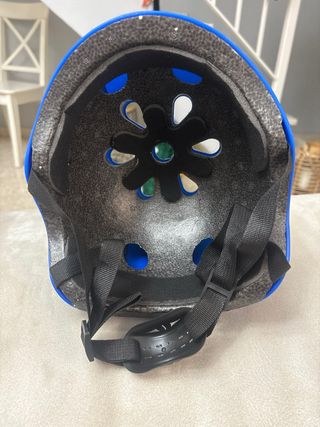 Casco y protectores azul