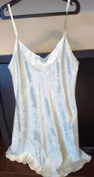 Pijama y camisón satinado