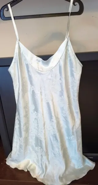 Pijama y camisón satinado