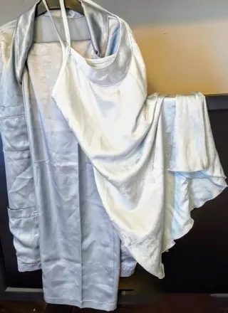 Pijama y camisón satinado