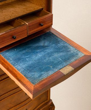 Secrétaire-Semainier estilo Luis XV