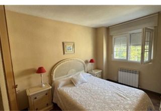 Cajonera beige y dorada