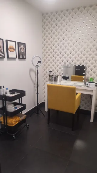 TRASPASO PELUQUERÍA PREMIUM EN PONTEVEDRA