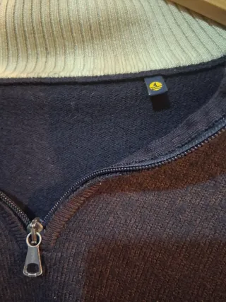 Jersey Negro Media Cremallera Cuello Alto