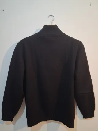Jersey Negro Media Cremallera Cuello Alto