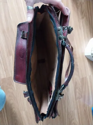 Maletín de piel marrón