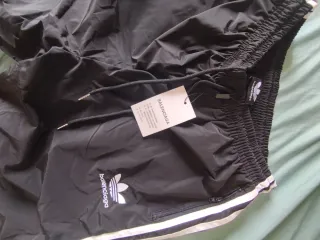 Pantalón Adidas parachute