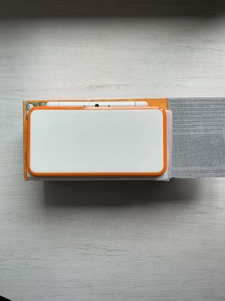 New Nintendo 2DS XL Blanca y Naranja