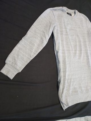 Sudadera gris con cremallera lateral