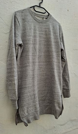 Sudadera gris con cremallera lateral