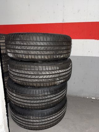 Llantas SKODA + Neumáticos 215/45 R17 Kumho