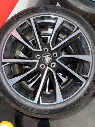 Llantas SKODA + Neumáticos 215/45 R17 Kumho